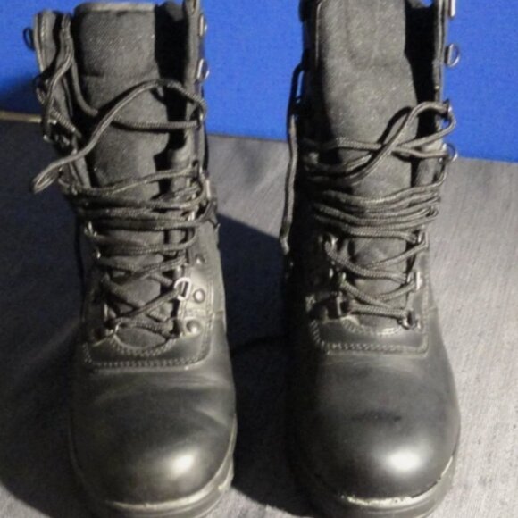 BLACK LEATHER MILITARY WEATHERPROOF OIL RESISTANT BOOTS SIZE 6 JM 173